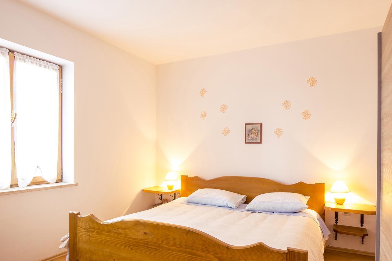 באלה Mon Perin Castrum - Apartman Valentina מראה חיצוני תמונה
